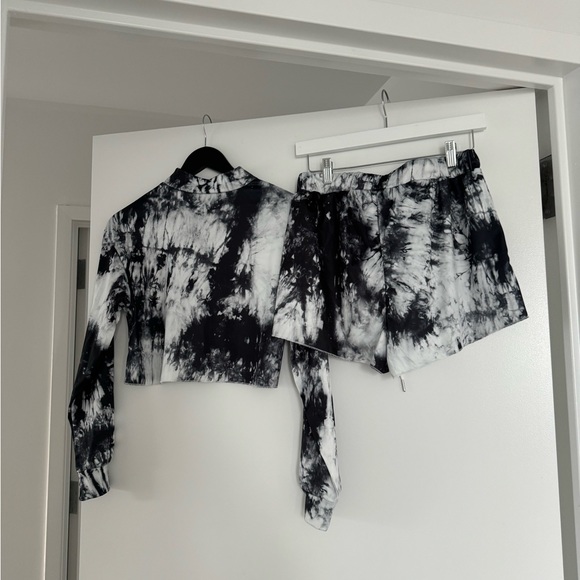 SHEIN Tie Dye Half Placket Crop Tee & Shorts - Picture 5 of 8